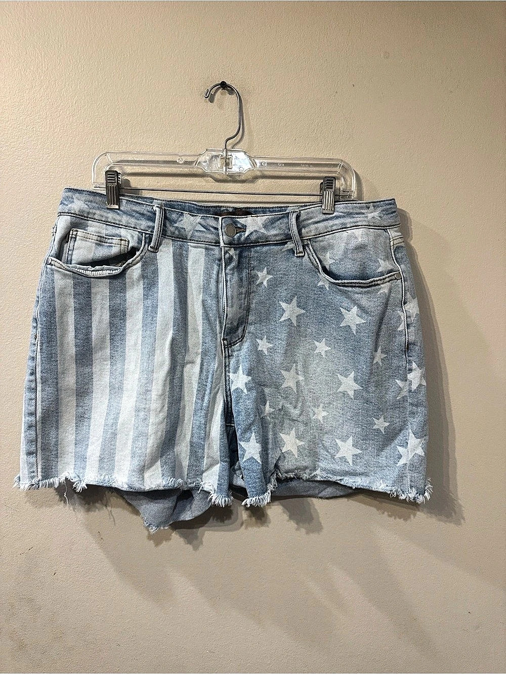 Plus size Judy Blue stars & stripes patriotic denim shorts sz 2xl raw hem